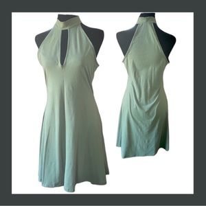 ▪️FREE W/ BUNDLE▪️Stretchy halter neck mini dress. Keyhole cut detail.  L